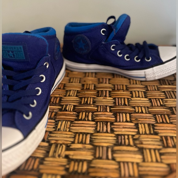 Low Top Converse - Picture 2 of 3